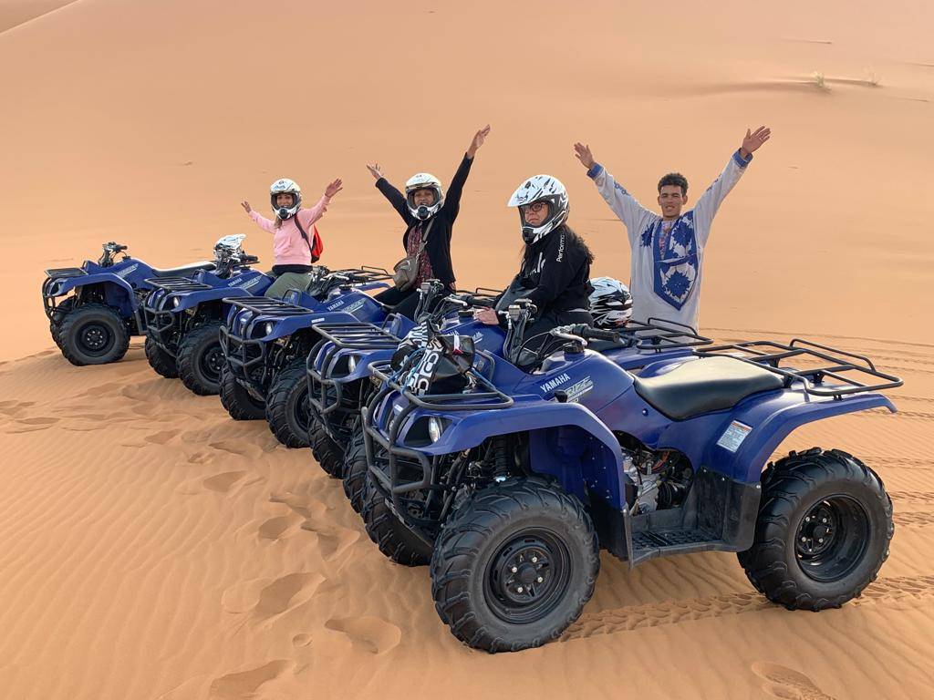 Quad dans le désert d'agafay a Marrakech