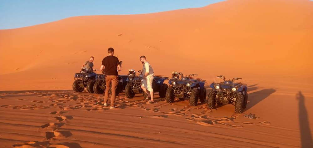 excursion en Quad dans le désert d'agafay au Maroc