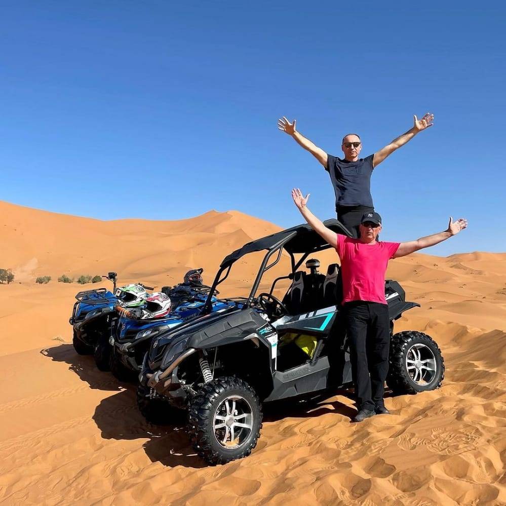 Buggy dans le désert d'agafay à Marrakech