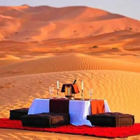 Soirée en amoureux dans les dunes du desèrt de Merzouga
