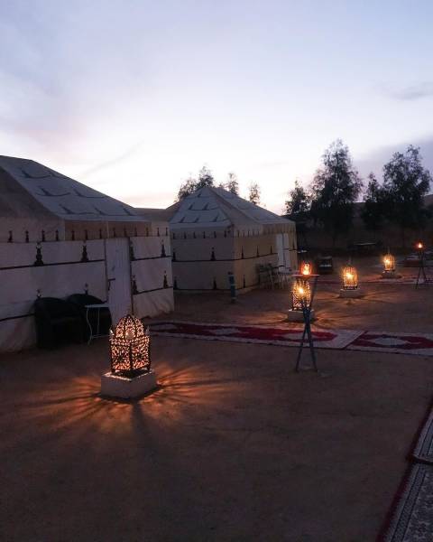 Bivouac dans le desert de merzouga maroc