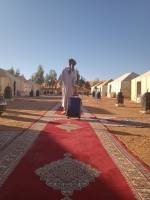 Berbère dans un bivouac dans le desert de Merzouga