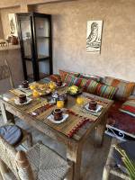 Petit déjeuner dans un riad à Marrakech au Maroc