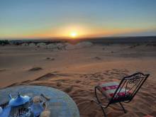 Couché du soleil dans le desert de merzouga